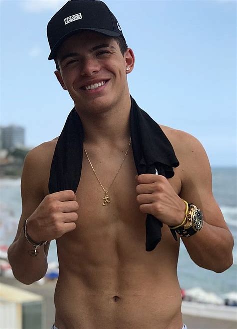 thomaz nudes|Novo vídeo de Thomaz Costa nu, com tesão e batendo punheta